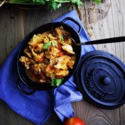 茄汁卷心菜炖鸡肉的做法