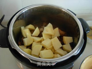 高压锅土豆炖排骨的做法步骤：8