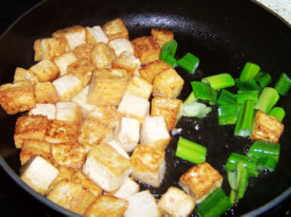 既简单又好吃的红烧豆腐的做法步骤：4
