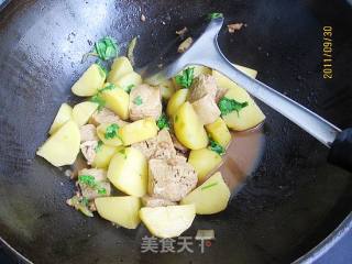 土豆炖冻豆腐的做法步骤：9