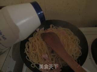 【培根蛋酱意面】spaghetti de carbonara的做法步骤：10