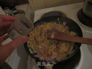 【培根蛋酱意面】spaghetti de carbonara的做法步骤：12