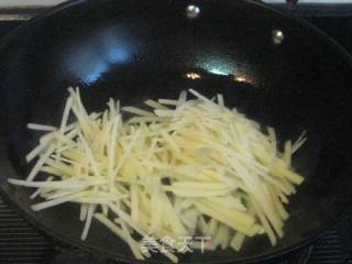 土豆丝炒洋葱丝的做法步骤：4