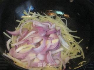 土豆丝炒洋葱丝的做法步骤：5