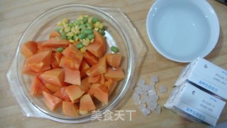 催奶、丰胸汤——牛奶炖木瓜的做法步骤：2