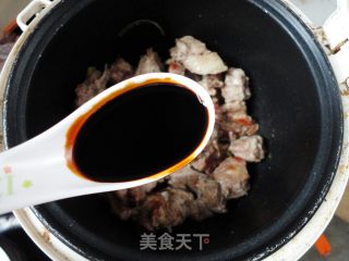 电饭锅也能做出美味饭食之一------电饭锅烧排骨的做法步骤：10