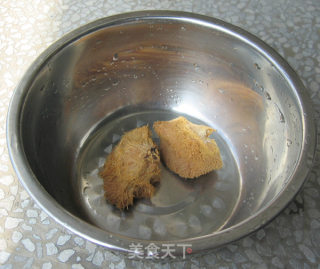 清淡猴头菇纯素汤的做法步骤：3