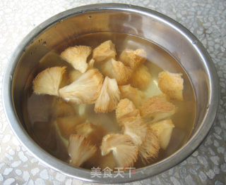 清淡猴头菇纯素汤的做法步骤：6