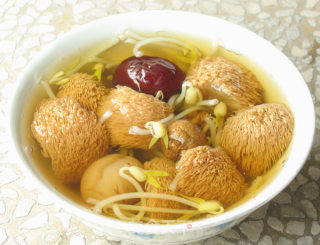 清淡猴头菇纯素汤的做法步骤：9