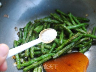 家常菜飘香——简易版干煸豆角的做法步骤：10