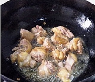 咸辣适中有嚼头的炒鸡做法-------干煸鸡的做法步骤：3