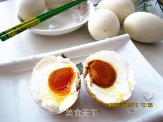 简易法腌出美味咸鸭蛋的做法步骤：9
