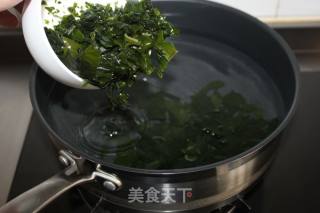 【美味素食】鲜菇海菜素菌汤的做法步骤：4