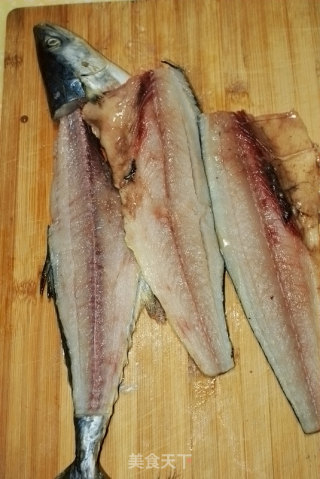 【烤鲅鱼干】--地道的胶东特色咸鱼干的做法步骤：2