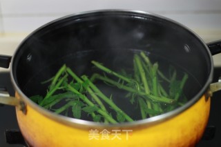 枸杞叶猪肝瘦肉汤的做法步骤：4