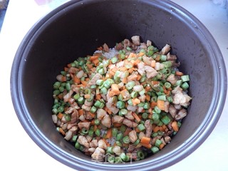 胡萝卜豆角焖饭的做法步骤：11