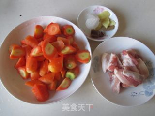 胡萝卜烧肉的做法步骤：1