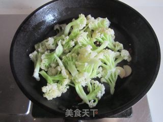 炝炒有机花菜的做法步骤：5