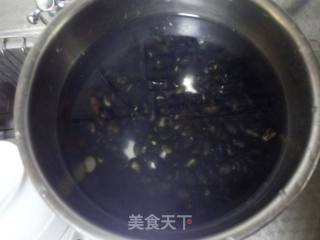 炒黑豆～五香黑豆～盐炒黑豆～油炒黑豆的做法步骤：1
