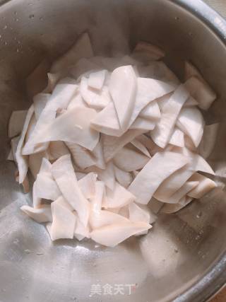 杏鲍菇炒肉片的做法步骤：1