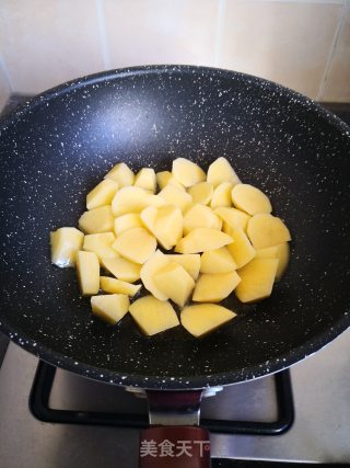 白菜炖土豆的做法步骤：3