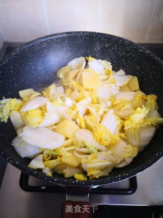 白菜炖土豆的做法步骤：4