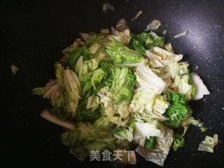 白菜炒虾仁的做法步骤：10