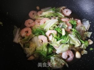 白菜炒虾仁的做法步骤：12