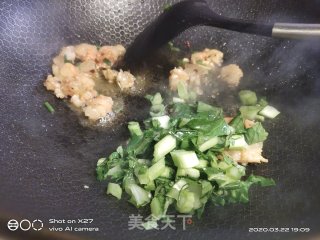 虾仁炒菠菜的做法步骤：2