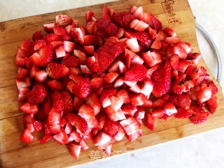 家庭版自制草莓酱的做法步骤：4