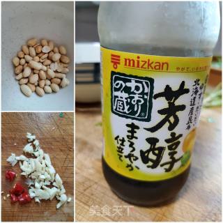 花生米拌香菜根的做法步骤：2