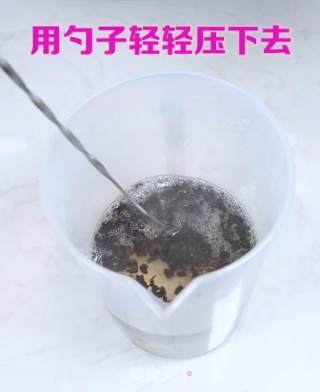 茶饮备料4：炭焙乌龙茶水的做法步骤：2
