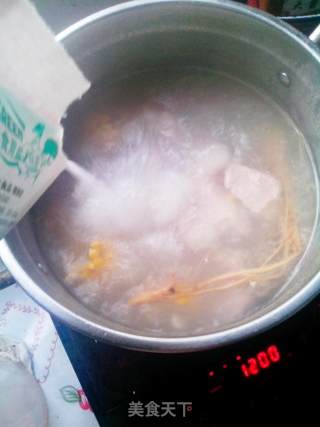 鲜人参玉米炖排骨汤的做法步骤：7