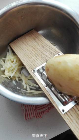 土豆素馅饺子的做法步骤：2