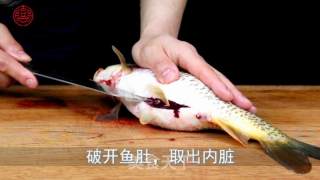 【红烧怀胎鲤鱼】 附：抽筋方法的做法步骤：1