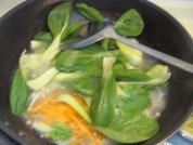 金针粉丝青菜汤的做法步骤3