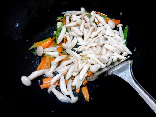 蚝油海鲜菇的做法