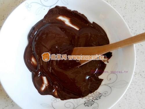 巧克力蔓越莓蛋糕卷的做法