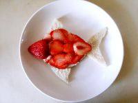草莓鱼早餐拼盘的做法步骤4