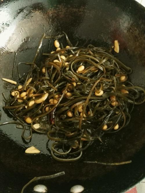 海带焖黄豆的做法