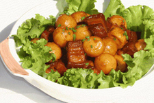 红烧肉炖土豆的家常做法 