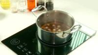莲子银耳红豆粥的做法步骤2