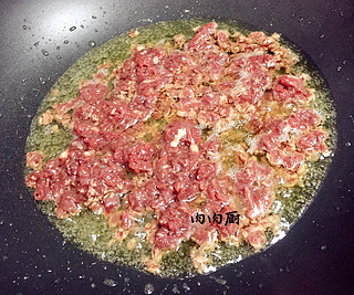 如何做正宗四川麻婆豆腐的“麻辣”#肉肉厨的做法步骤：5