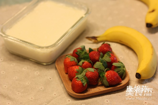 草莓香蕉奶昔的做法