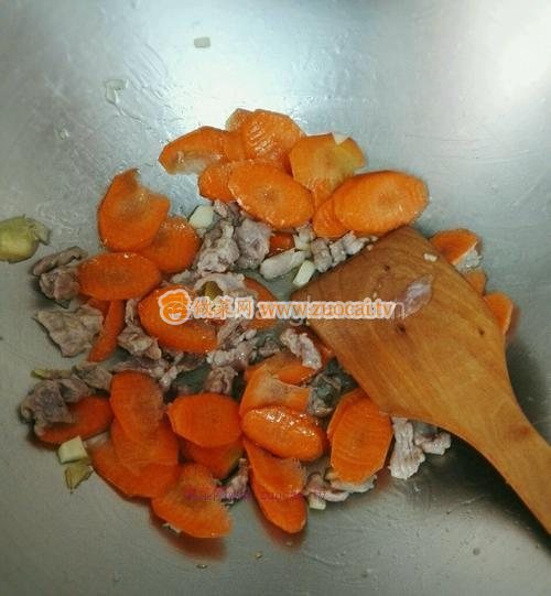 胡萝卜炒白菜的做法