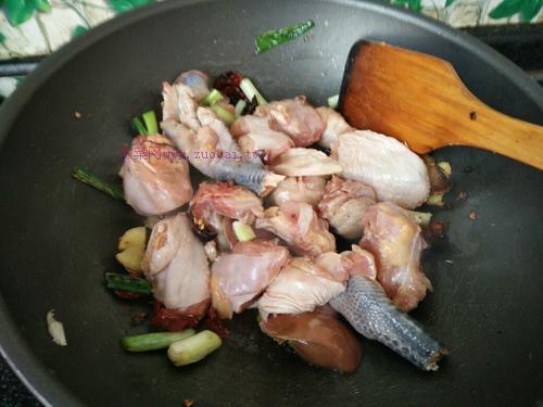 沂蒙山炖鸡的做法