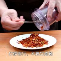 香喷喷的【孜然牛肉土豆片】 的做法图解3