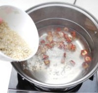 山楂高粱米粥的做法图解4
