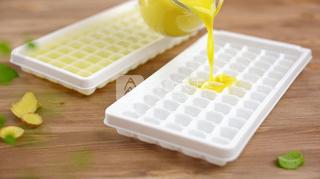 nuc原汁机食谱：生姜柠檬冰，夏日爽饮的做法步骤：3