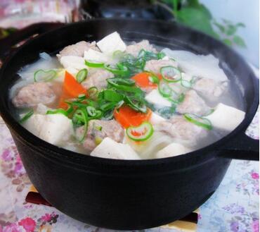 荤素搭配的豆腐猪肉丸子汤怎么做？